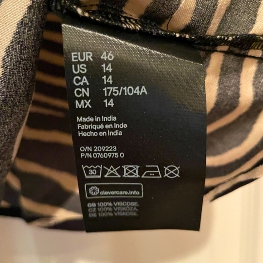 H&M Zebra Print Button Front Crop Top Sz 14 - image 6